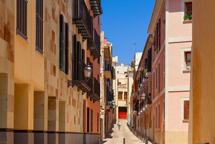 Enge Gasse in der Altstadt von Yevgen Belich