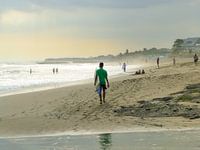 De surfer bij Canggu