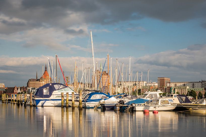 Blick über die Warnow auf Rostock van Rico Ködder