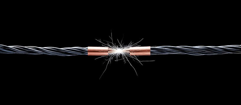 Sparks on the cable by Frank Heinz