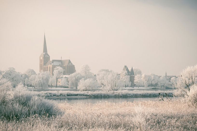 Kampen et l'IJssel en hiver en Hollande par Sjoerd van der Wal Photographie