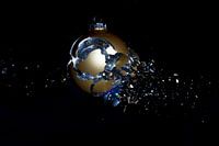 Knallende Weihnachtskugel