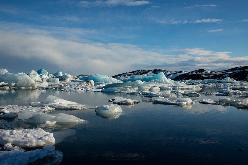 Paysage de l'Islande. Jökulsárlón, la plage de diamants et le glacier Vatnajökull par Gert Hilbink