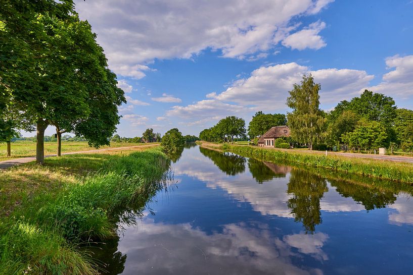 Apeldoorn-Kanal bei Wenum-Wiesel an einem sonnigen Tag von Jenco van Zalk