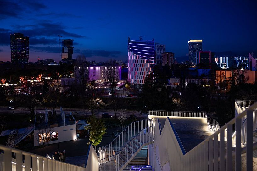 Tirana bei Nacht von Werner Lerooy