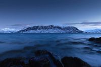 Noord-Noorwegen - Blauw uur over de fjord