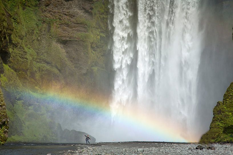 Chute d'eau Skogafoss avec arc-en-ciel en Islande par Menno Schaefer