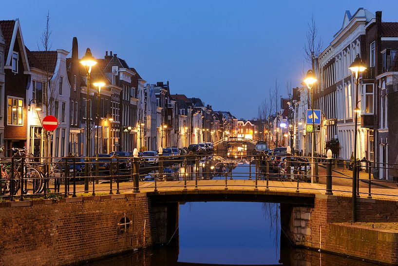 Turfmarkt in Gouda am Abend von Merijn van der Vliet