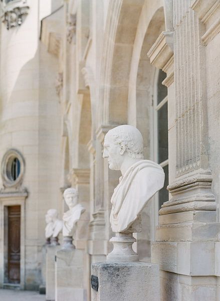 Büsten im Chateau de Chantilly von Alexandra Vonk