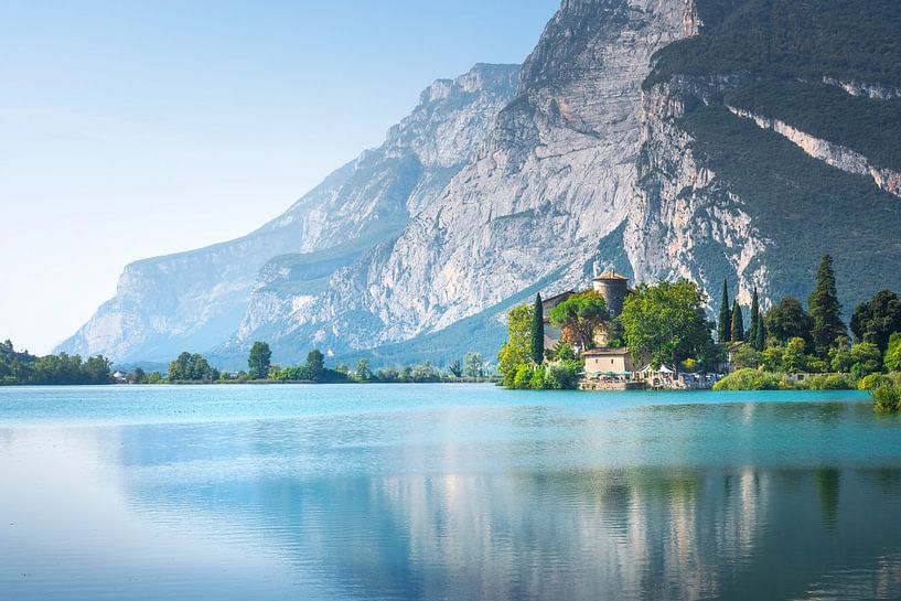 Lac Toblino et Castel Toblino. Région du Trentin, Italie par Stefano Orazzini