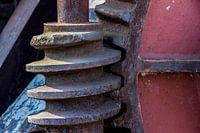 Roue à vis sans fin avec engrenage pour convertir un mouvement en un autre axe.