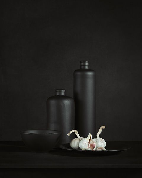 Still life with garlic by Mariska Vereijken