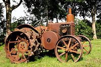 Lanz HR 4 - Rusty tractor from 1928