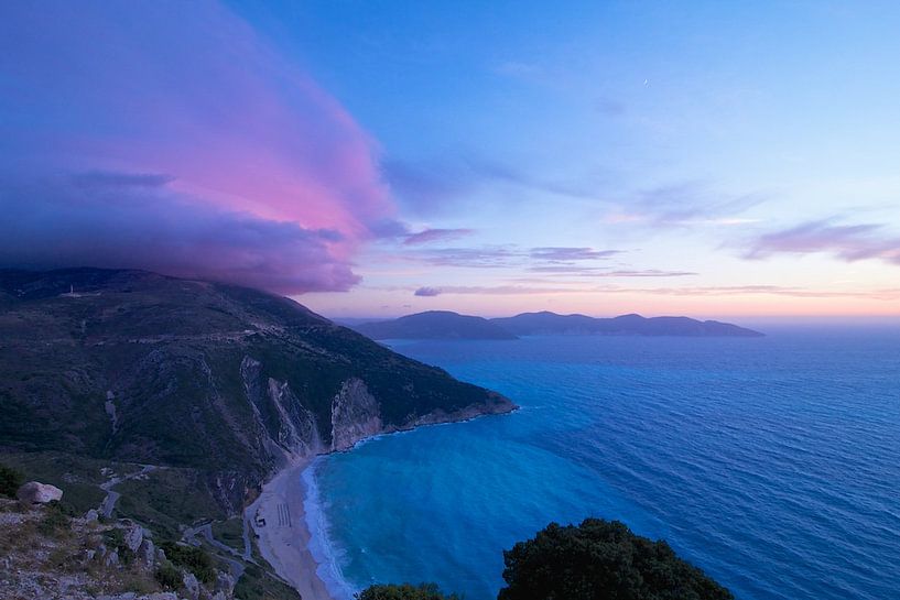 Sunset at Myrtos Beach on the Greek island of Kefalonia by Ruud Lobbes