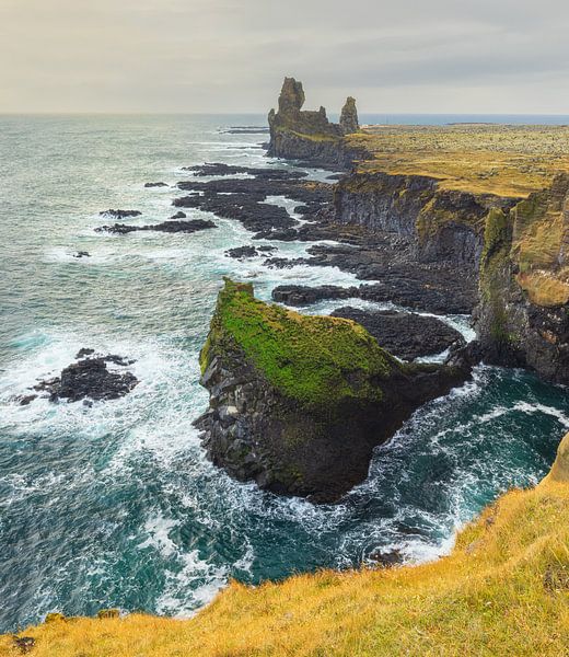 Lóndrangar (Island) von Marcel Kerdijk