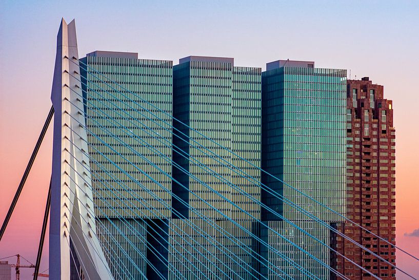 Le pont Erasmus au coucher du soleil par De Straatplaat