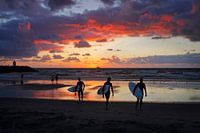 Zonsondergang na het surfen