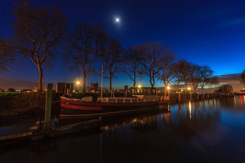 De Noodhaven van Schoonhoven tijdens een blauw uurtje by Stephan Neven