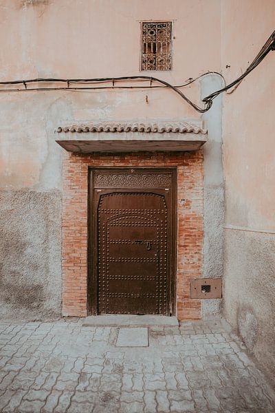 Reisefotografie - Tür in der Straße Marakkech von sonja koning