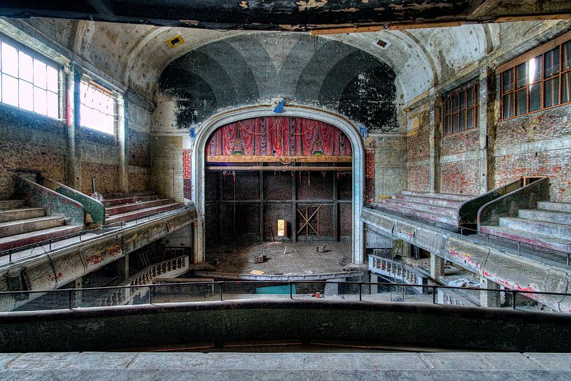 Der verlassene Cine Varia, irgendwo in Belgien von Martijn