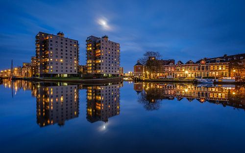 Volle maan boven de Groningen Oosterhaven