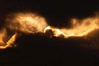 Abstrakte Natur--Sonne in den Wolken-01