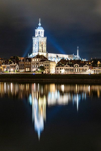 Lebuiniskerk Deventer illuminé en soirée par Karin Riethoven