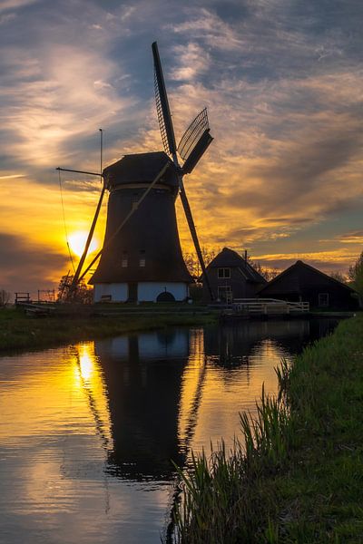 Pure Holland. A mill at sunset. by Gianni Argese