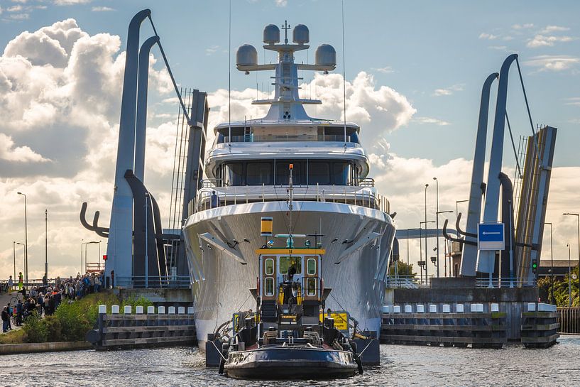 Hunting Aquarius at the Juliana Lock in Gouda by Rinus Lasschuyt Fotografie