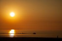 Zonsondergang met waterskiër