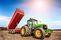 Güner Traktor mit Anhänger