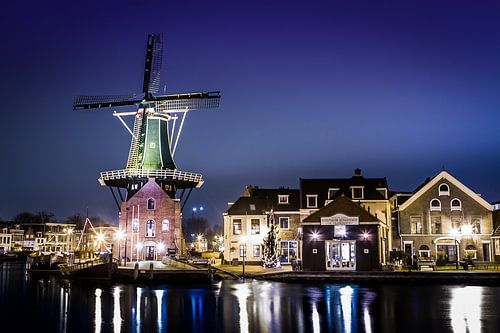 Molen de Adriaan in Haarlem von Leon Weggelaar