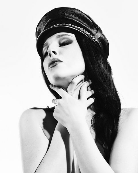 Portrait pervers de cette belle femme en look domina. #4868 par Photostudioholland