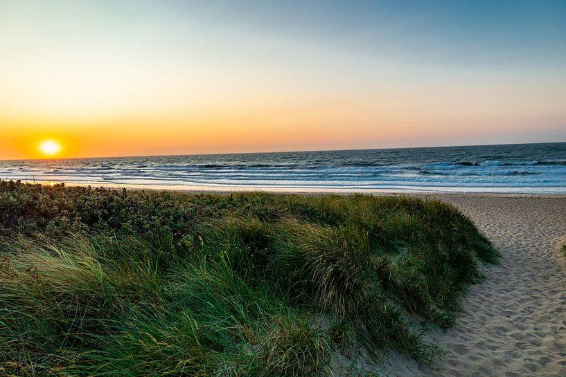 Abendlicher Strandspaziergang in der wunderschönen Normandie inkl. Sonnenuntergang bei Cabourg - Frankreich von Oliver Hlavaty