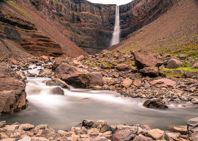 Langzeitbelichtung Hengifoss Wasserfall Island von Detlev Kneuper