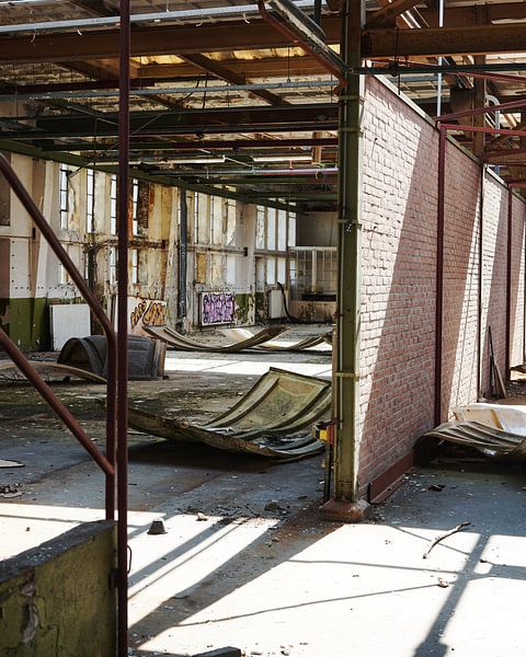 Abandoned factory building II by Saskia Schotanus