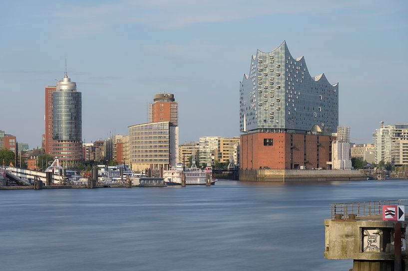 Fernblick über die Elbe - Wunderschönes Hamburg von Rolf Schnepp
