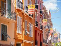 Bunte Straße in Monaco | Reisefotografie