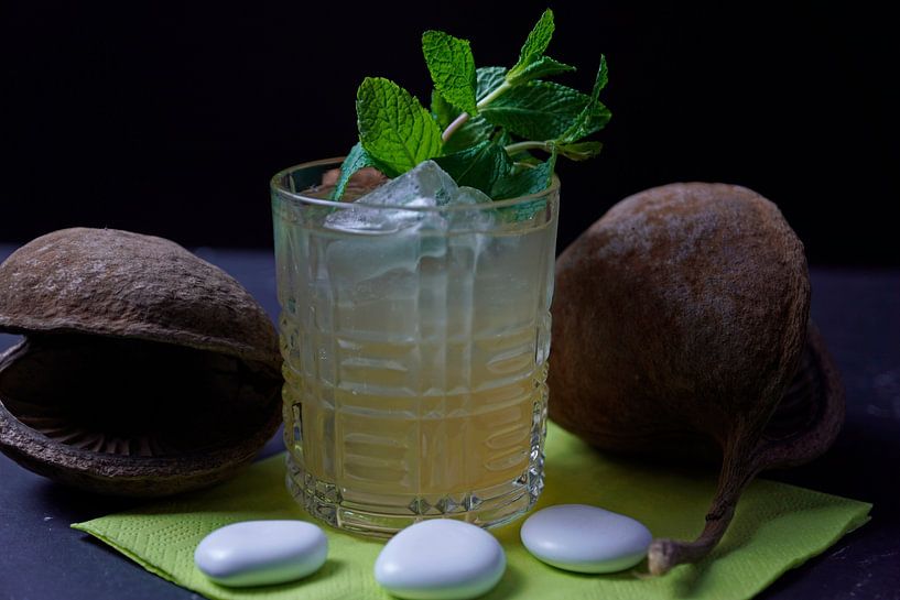 Rum trifft Mandel-Limette-Orange. Leckere und fruchtige Cocktails im Glas serviert von Babetts Bildergalerie