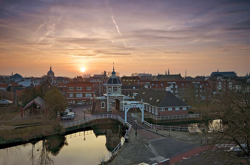 Sonnenaufgang über Leiden und dem Morspoort-Tor von Martijn van der Nat