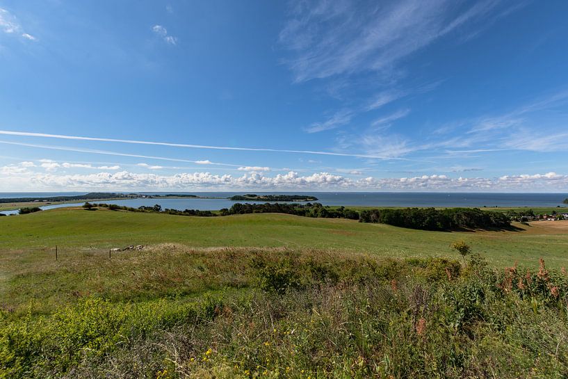 Groß Zicker, uitzicht op Klein Zicker, het meer Zicker en de Oostzee, Ruegen van GH Foto & Artdesign