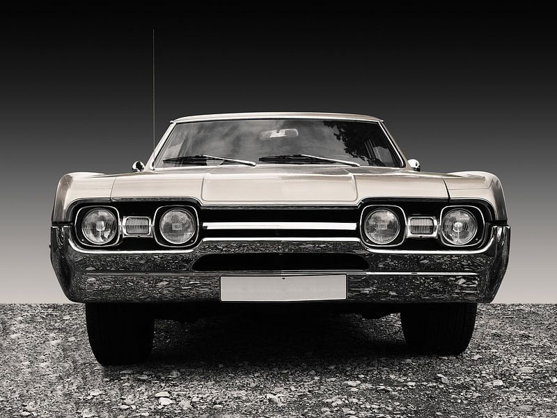 Voiture classique américaine 1967 Cutlass Supreme Coupé sport par Beate Gube