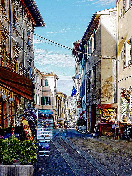 Blick die Hauptstraße hinunter Castiglione del Lago von Dorothy Berry-Lound