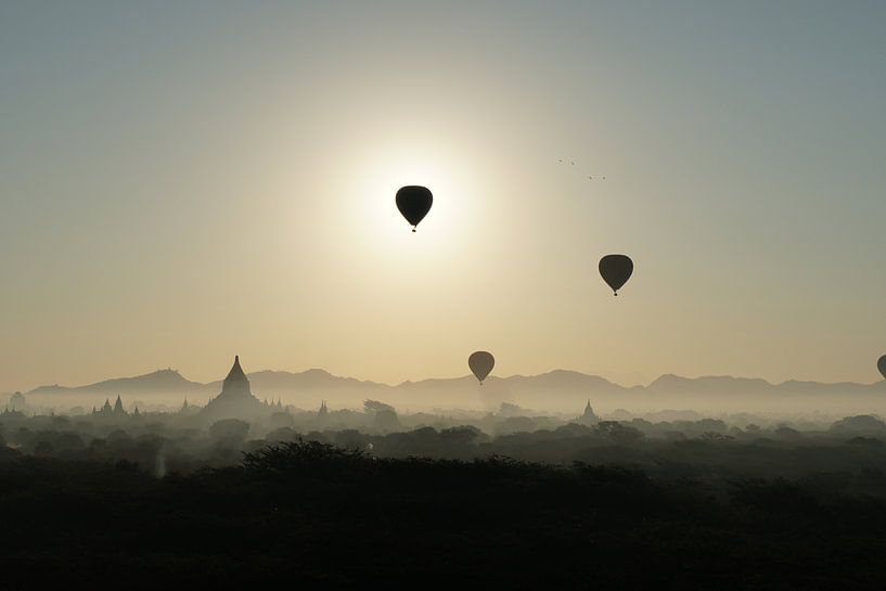 Bagan, Myanmar (Burma) by Ilse van N
