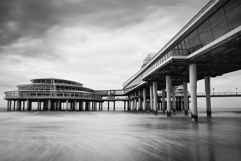 Scheveningen Pier I by Leo van Valkenburg