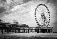 Pier van Scheveningen in zwart-wit