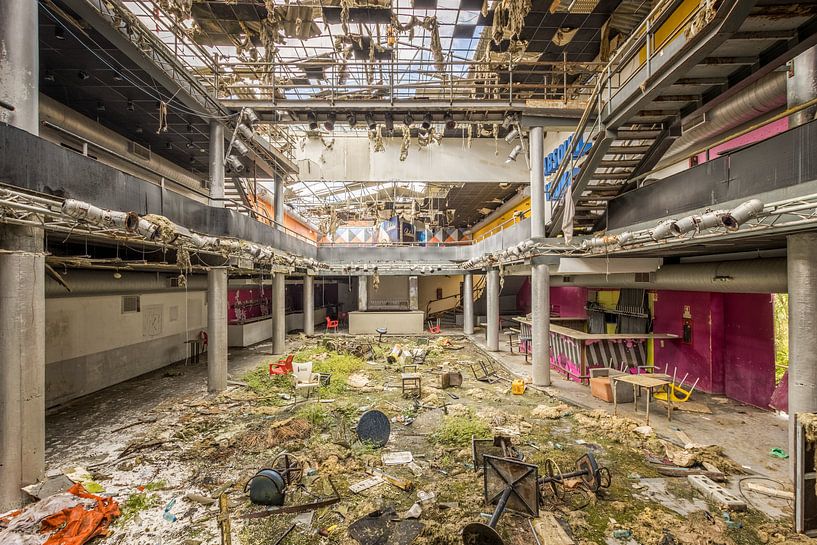 Abandoned disco by Gentleman of Decay