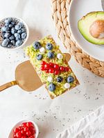 Avocado auf Knäckebrot