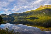 Reflectie Noorse Fjorden