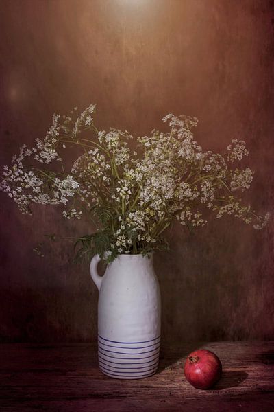 Stilleben mit Flöte und Granatapfel von Saskia Dingemans Awarded Photographer